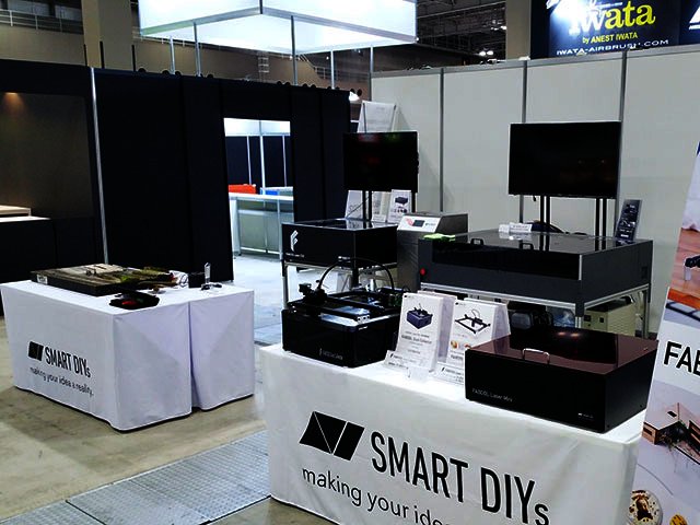 ホビーショー会場前のsmartDIYsブース