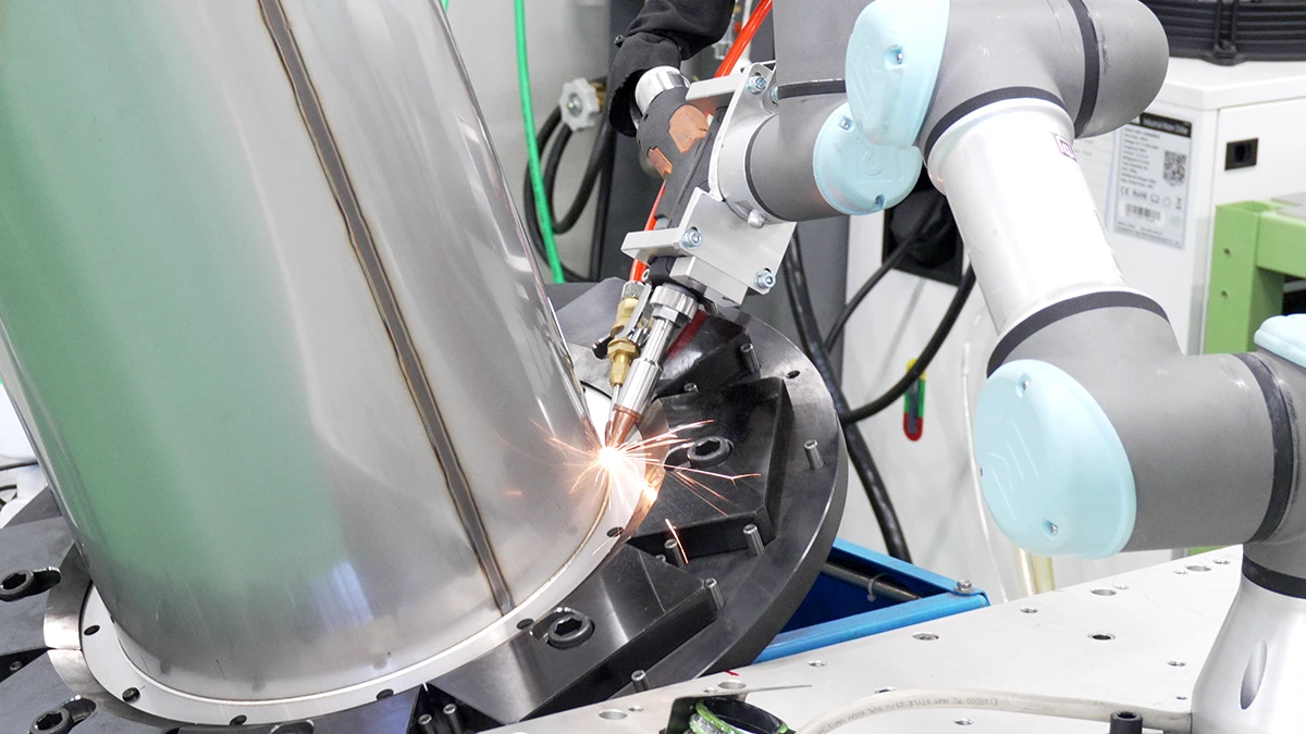 株式会社パパス SLW1500A ロボットに取り付けて溶接