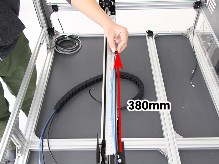 ケーブルキャリアの端から約380ｍｍ