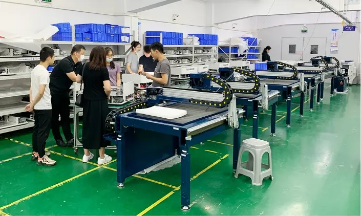 中国の生産工場での作業の様子