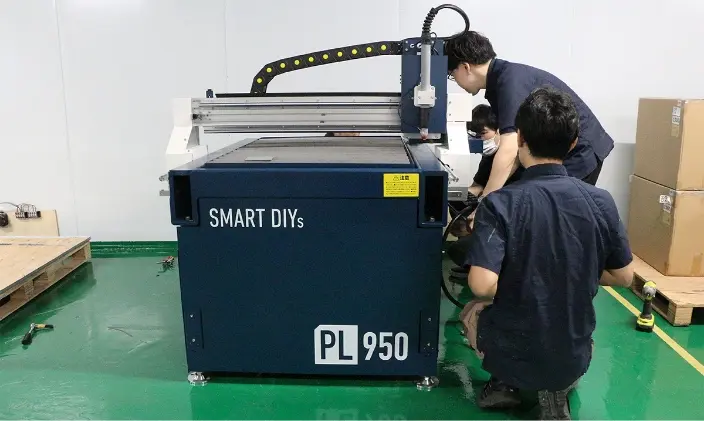 日本の整備工場での作業の様子